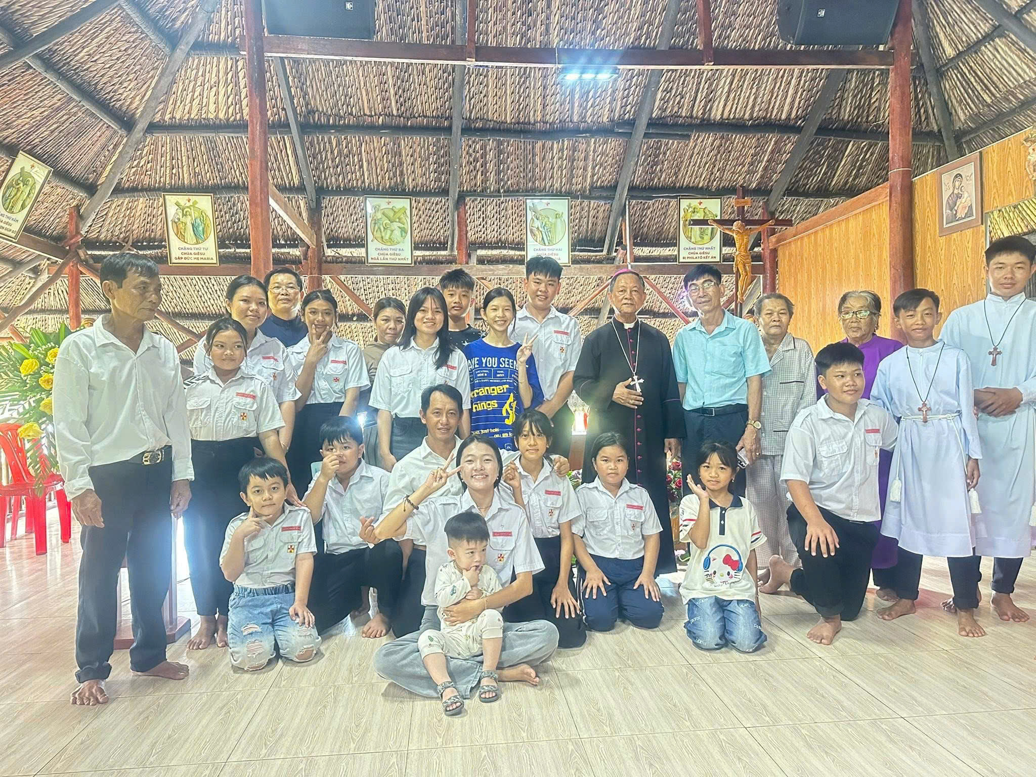 Chuyến mục vụ thắt chặt tình liên đới tại giáo điểm Cừ Đứt